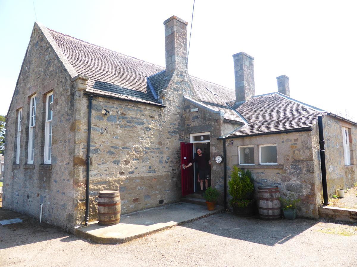 The Smugglers Hostel Tomintoul Exterior photo